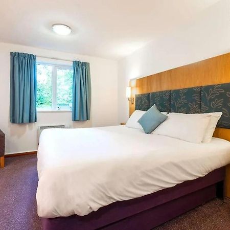 V Lodge Manchester Міддлтон Екстер'єр фото