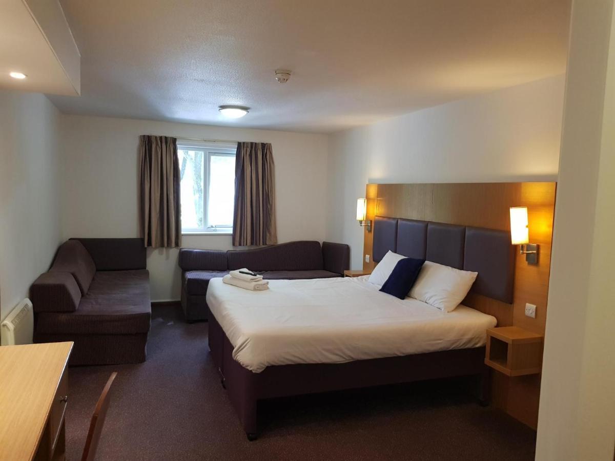 V Lodge Manchester Міддлтон Екстер'єр фото