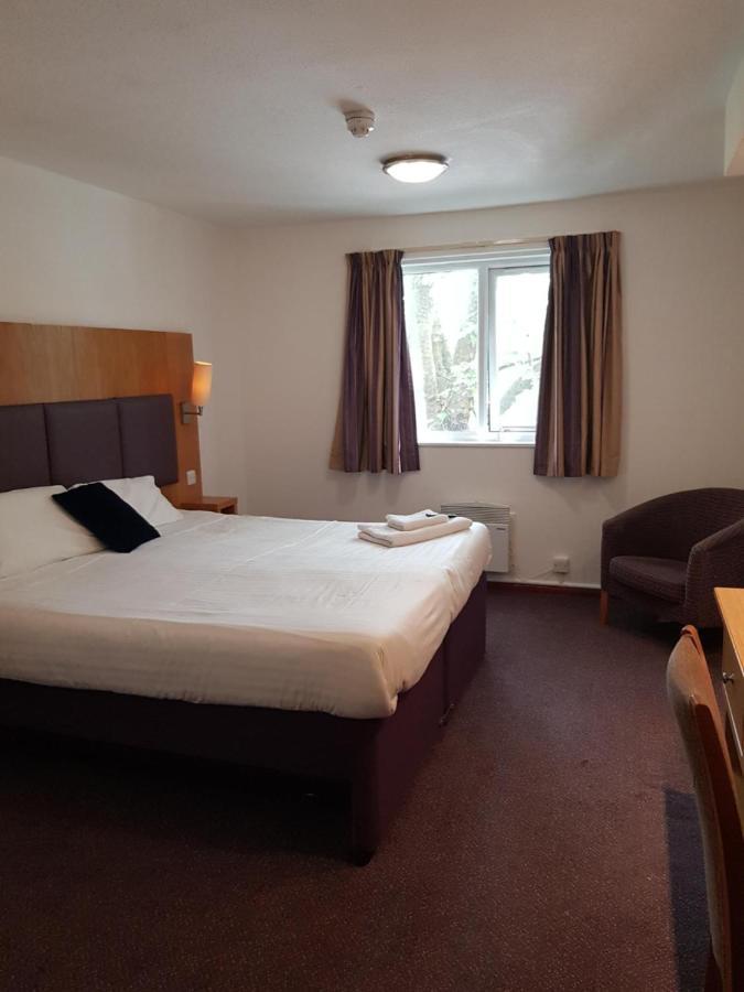 V Lodge Manchester Міддлтон Екстер'єр фото