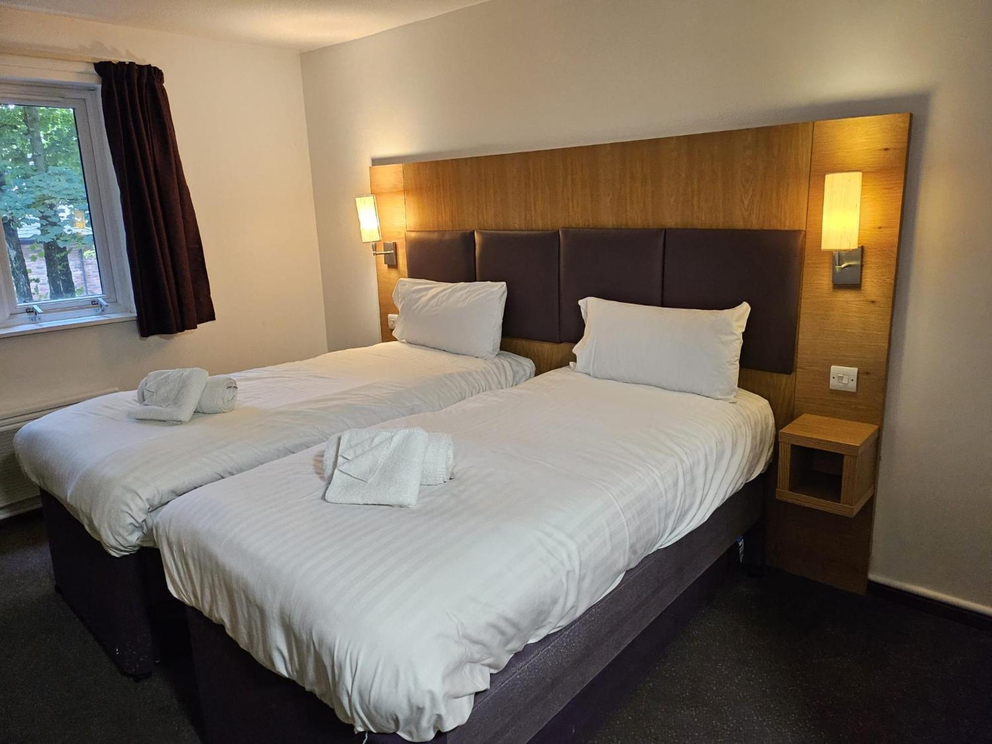 V Lodge Manchester Міддлтон Екстер'єр фото