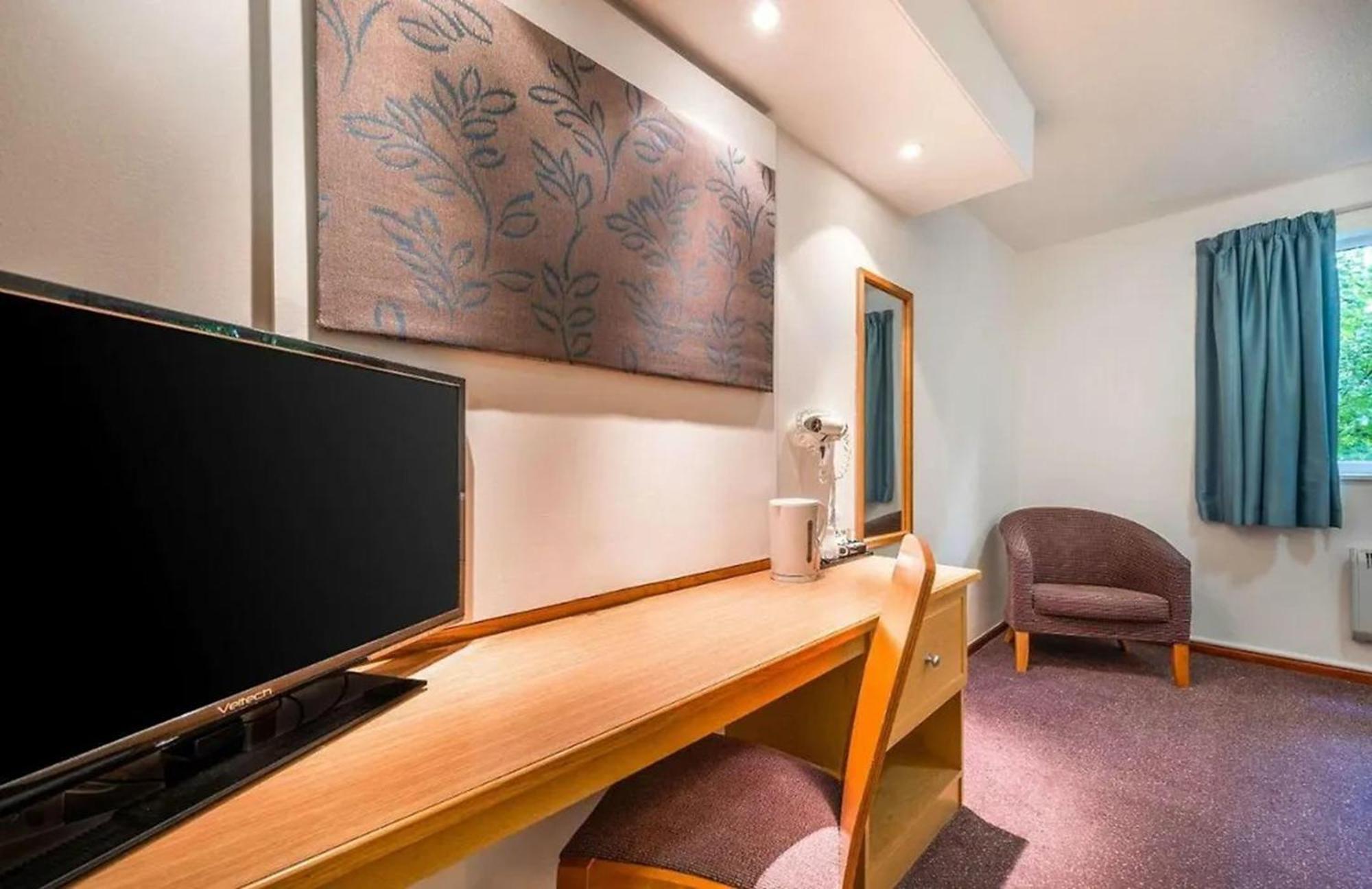 V Lodge Manchester Міддлтон Екстер'єр фото