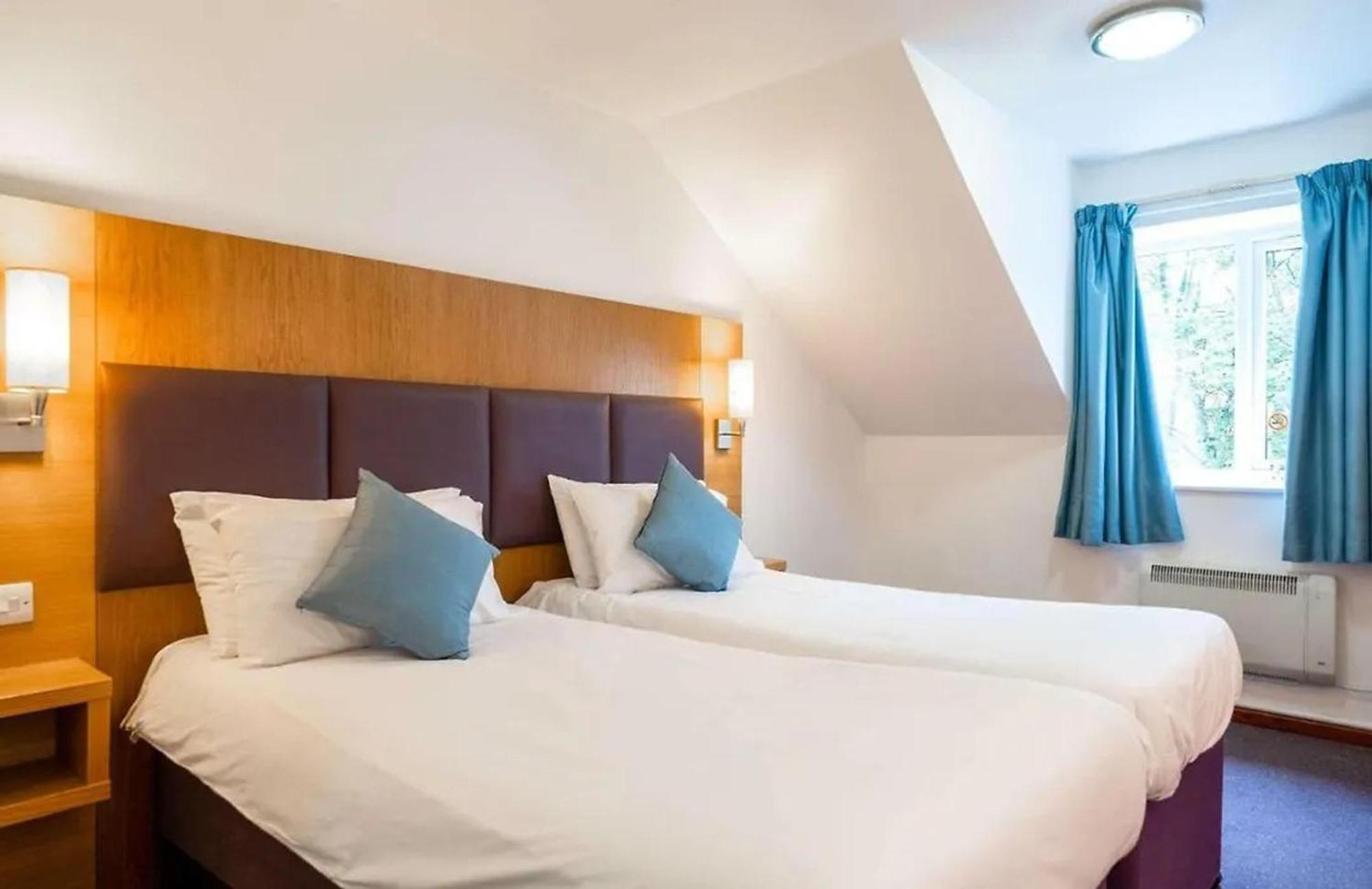 V Lodge Manchester Міддлтон Екстер'єр фото