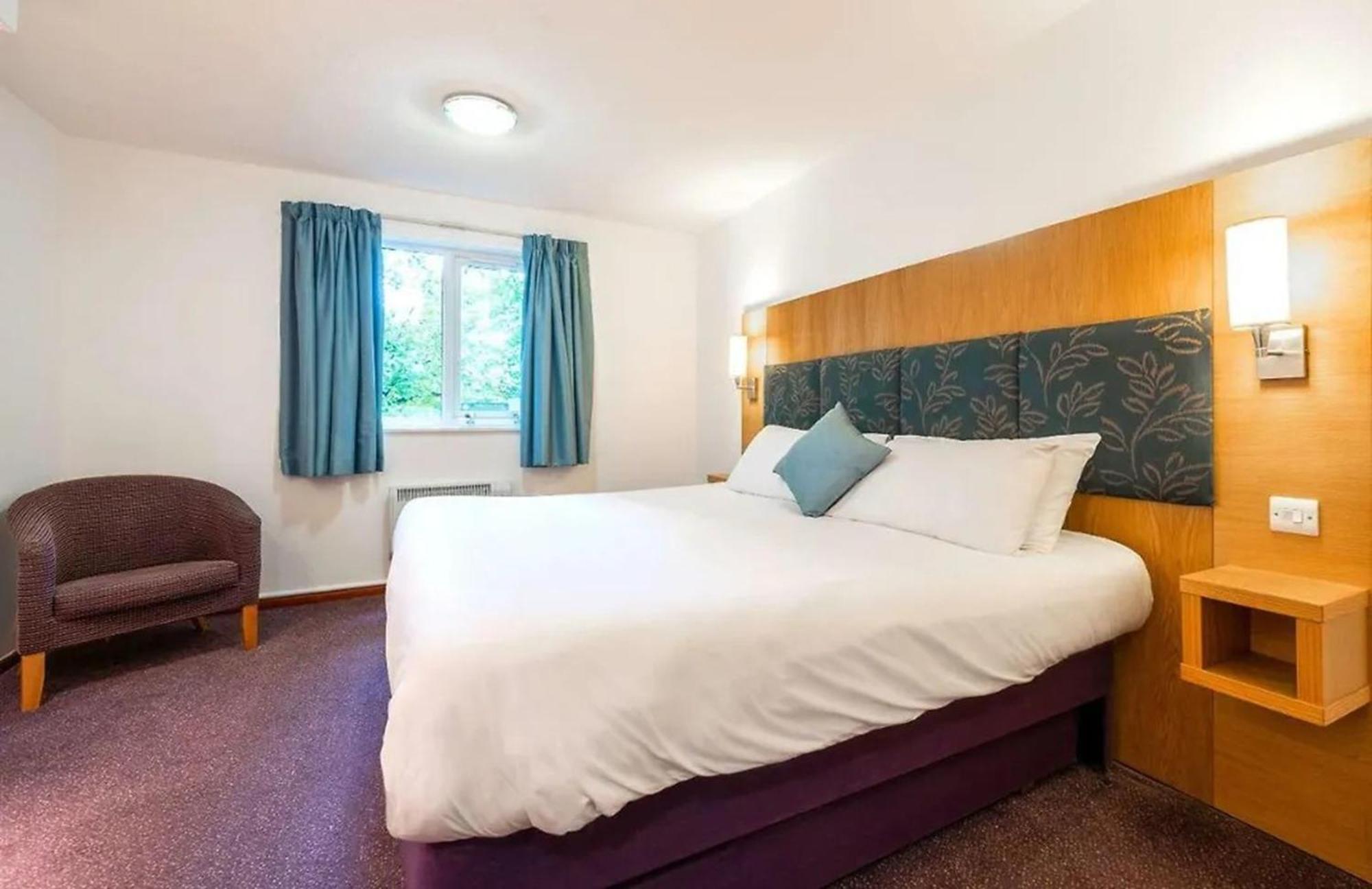 V Lodge Manchester Міддлтон Екстер'єр фото