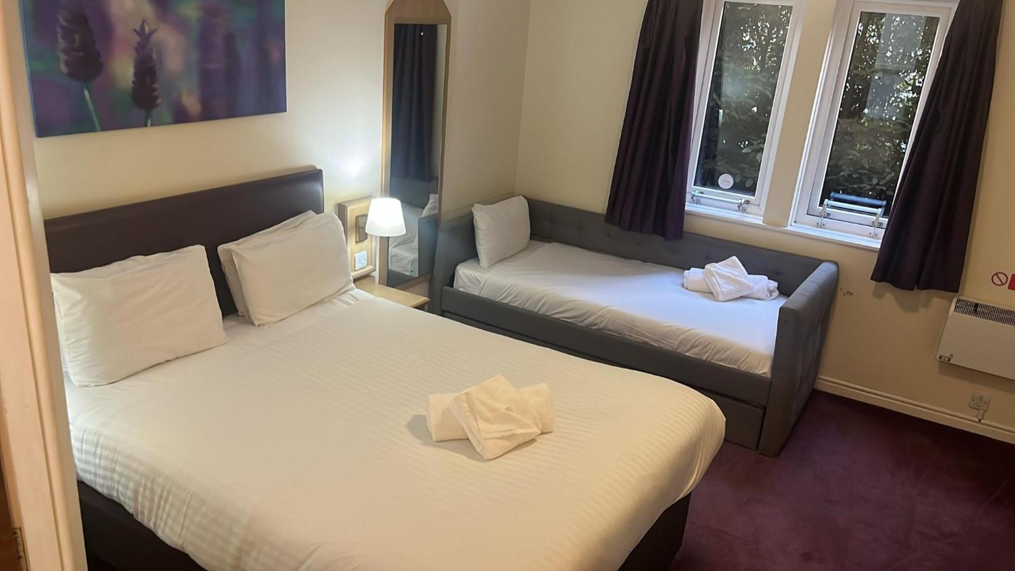 V Lodge Manchester Міддлтон Екстер'єр фото