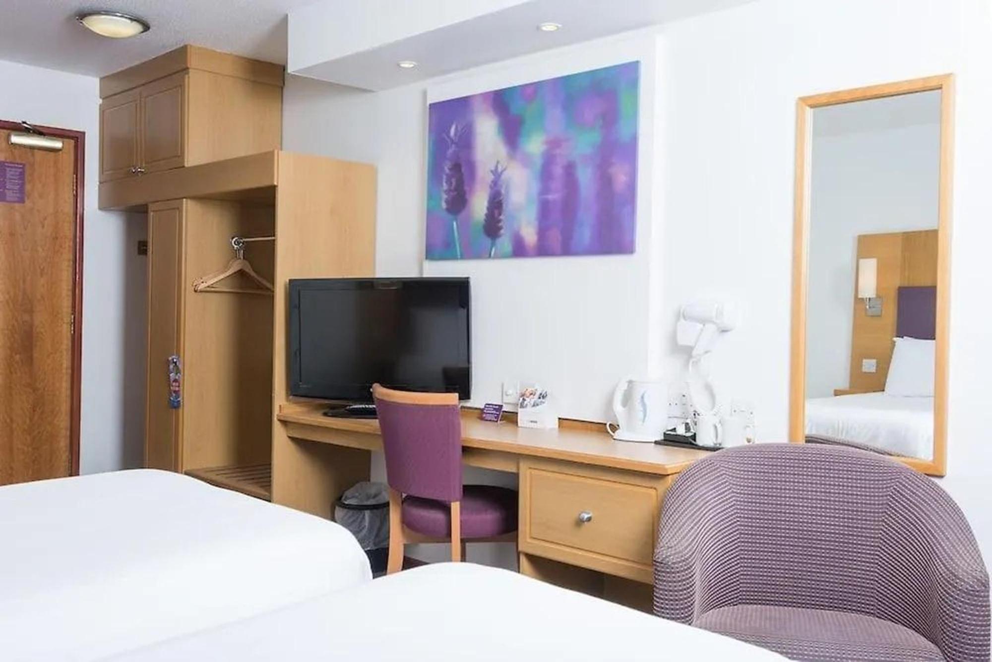 V Lodge Manchester Міддлтон Екстер'єр фото