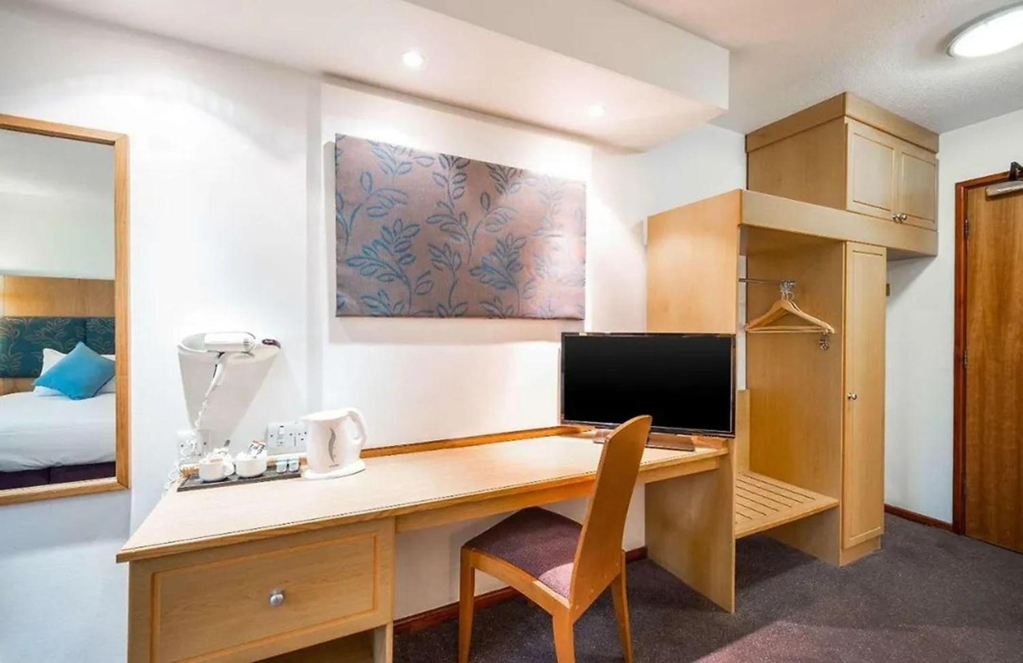 V Lodge Manchester Міддлтон Екстер'єр фото